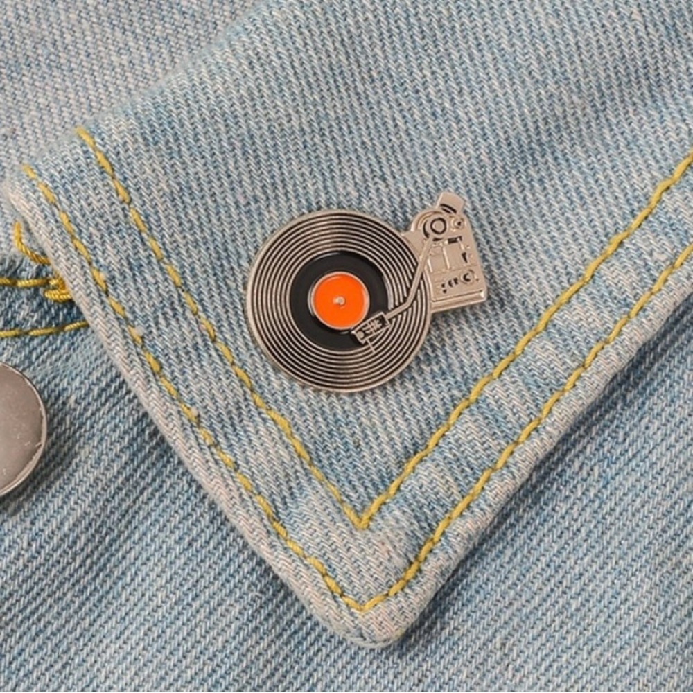 vinyl record player lapel pin Y2K DJ Gorpcore disc jockey spinning discs